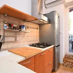 Urban View Apartment With Free Parking